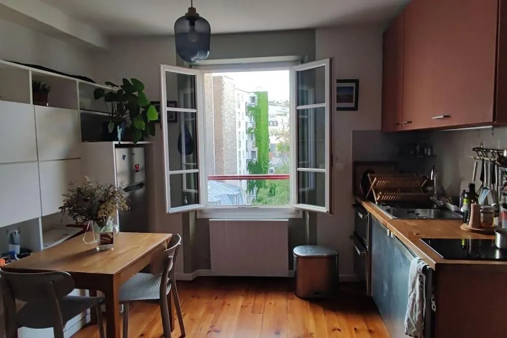 Apartment Appartement A Deux Pas Des Buttes Chaumont Paris France